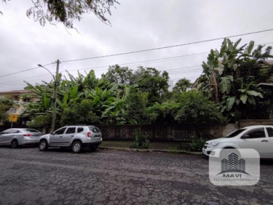 Terreno Cercado no Bairro Centro