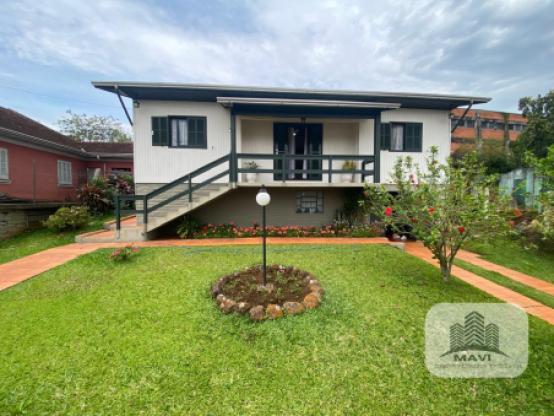 Casa mista a venda no Bairro São José, 405m²