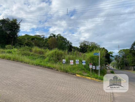 Terreno de esquina na Av. Castro Alves