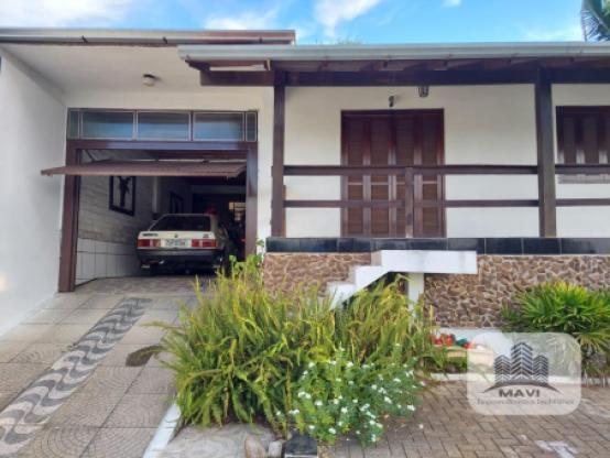 Casa no Bairro Encosta do Sol, 300m²