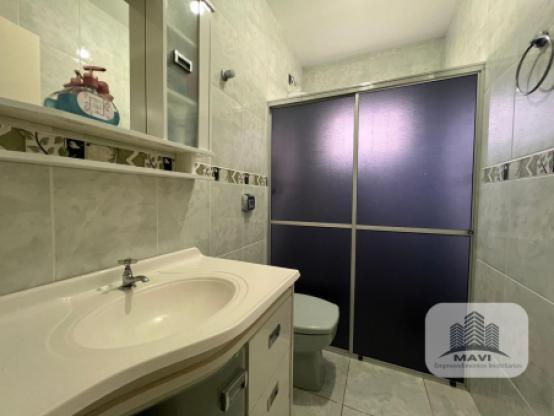 Casa a venda no bairro Vista Alegre, 924m²