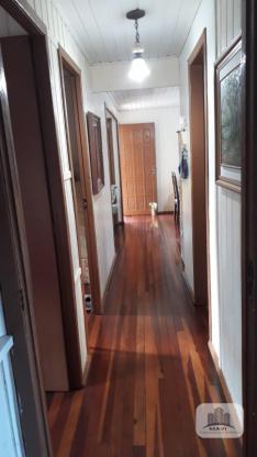 Casa de esquina com Chalé / Jardim Bühler